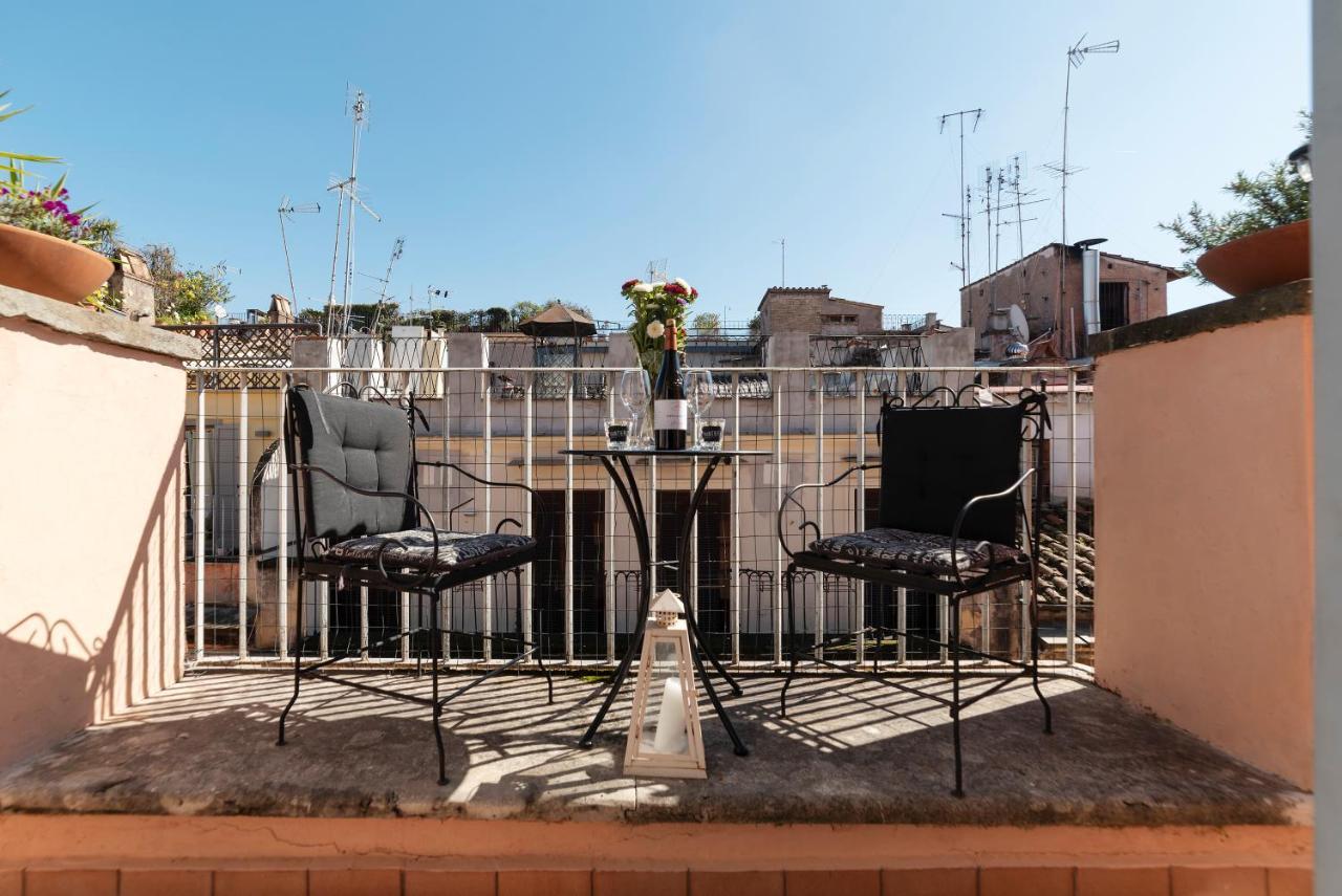 Spanish Steps Corner Рим Экстерьер фото
