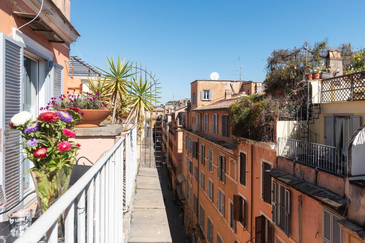 Spanish Steps Corner Рим Экстерьер фото