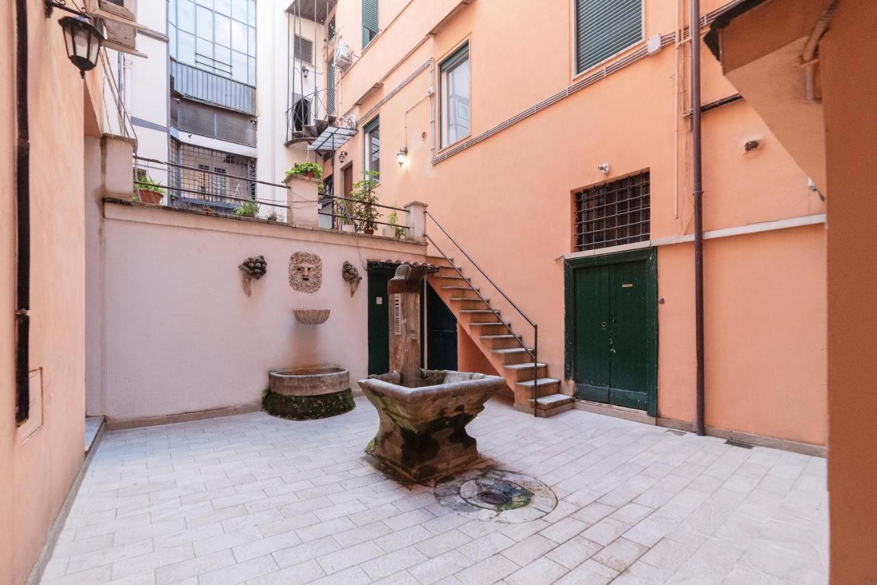 Spanish Steps Corner Рим Экстерьер фото